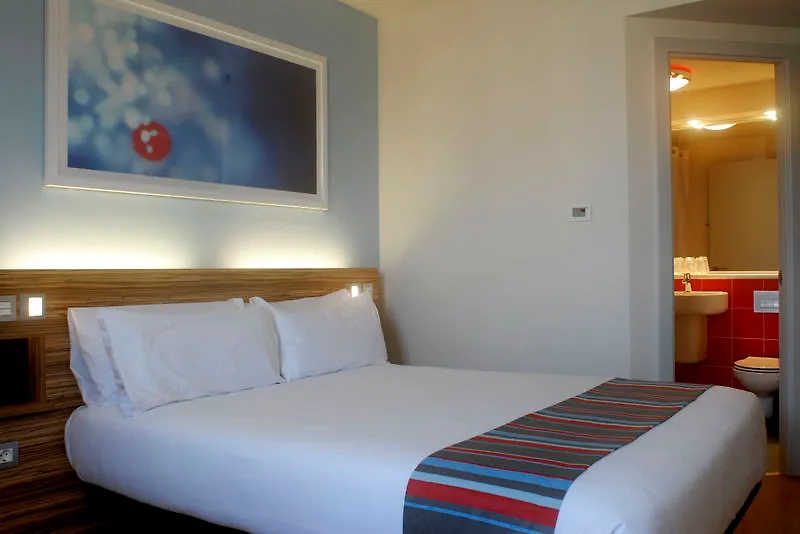 Travelodge London Central City Road