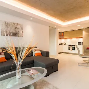 docklands-lux-apartment-2.cambridgehotelsuk.com/