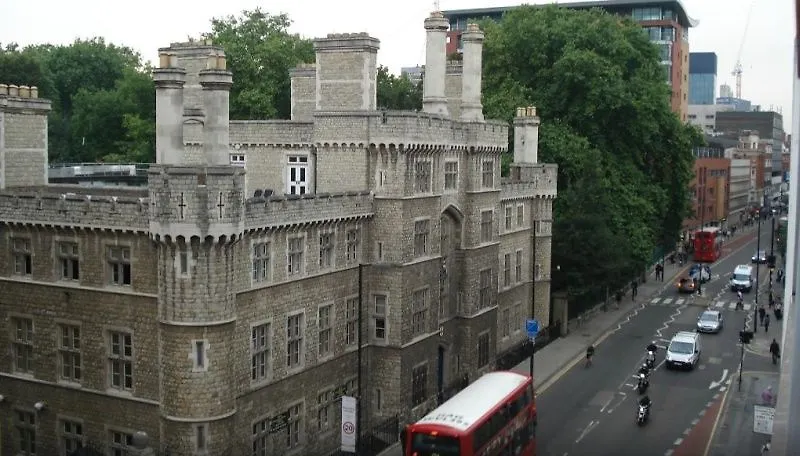 Travelodge London Central City Road Hotel