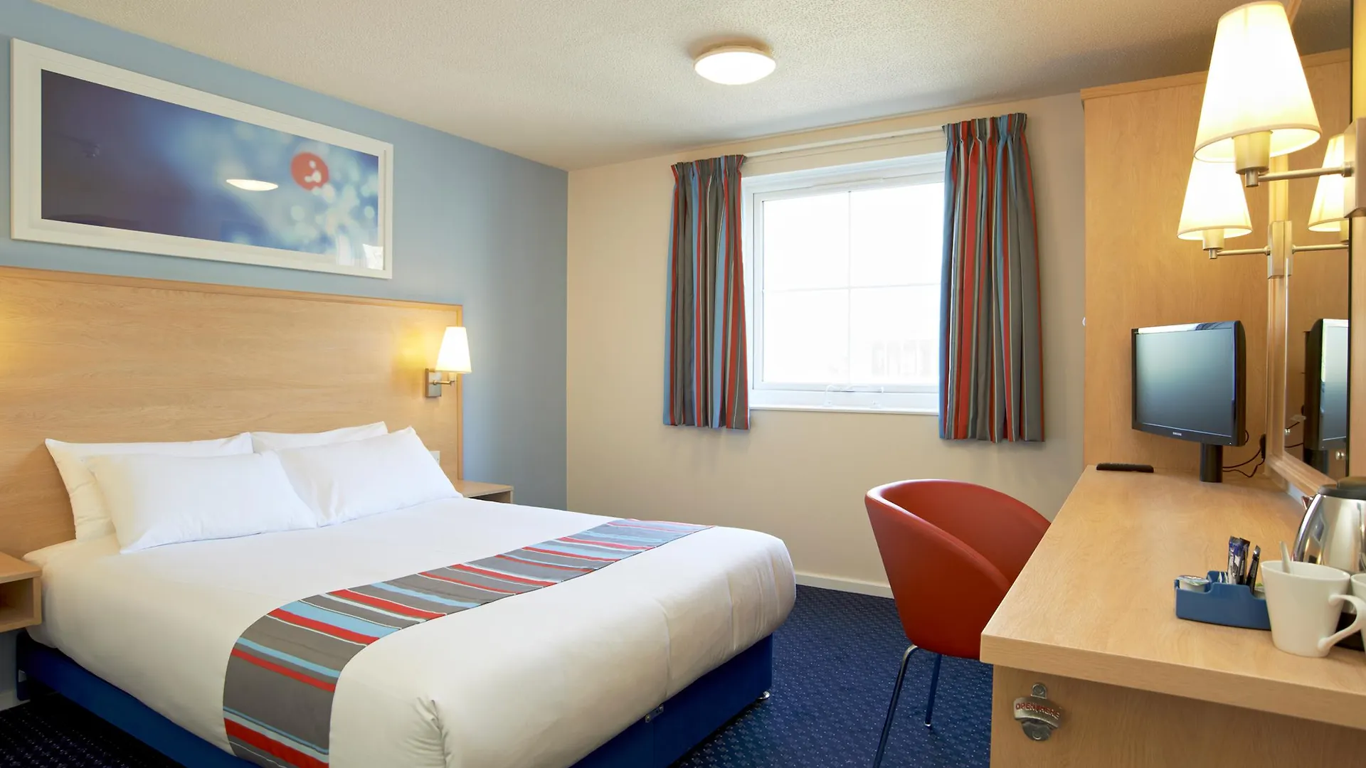 Travelodge London Central City Road 3*,